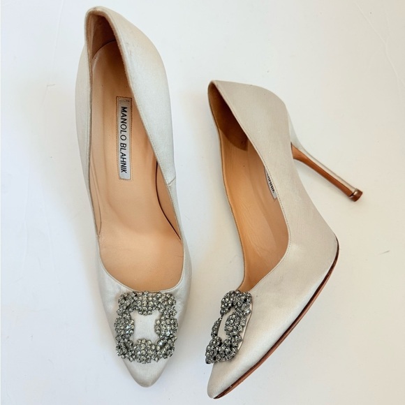 Manolo Blahnik Gray Satin floral Hangisi 90mm crystal embellished pumps EU 40 - Picture 2 of 13